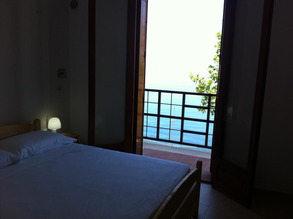 Marco Polo Casa Vacanze Pollina Szoba fotó